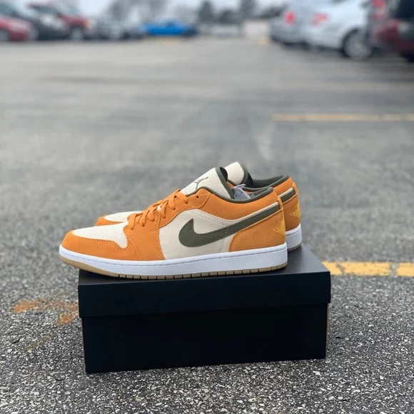 Jordan 1 low olive & curry - Picture 1 of 5